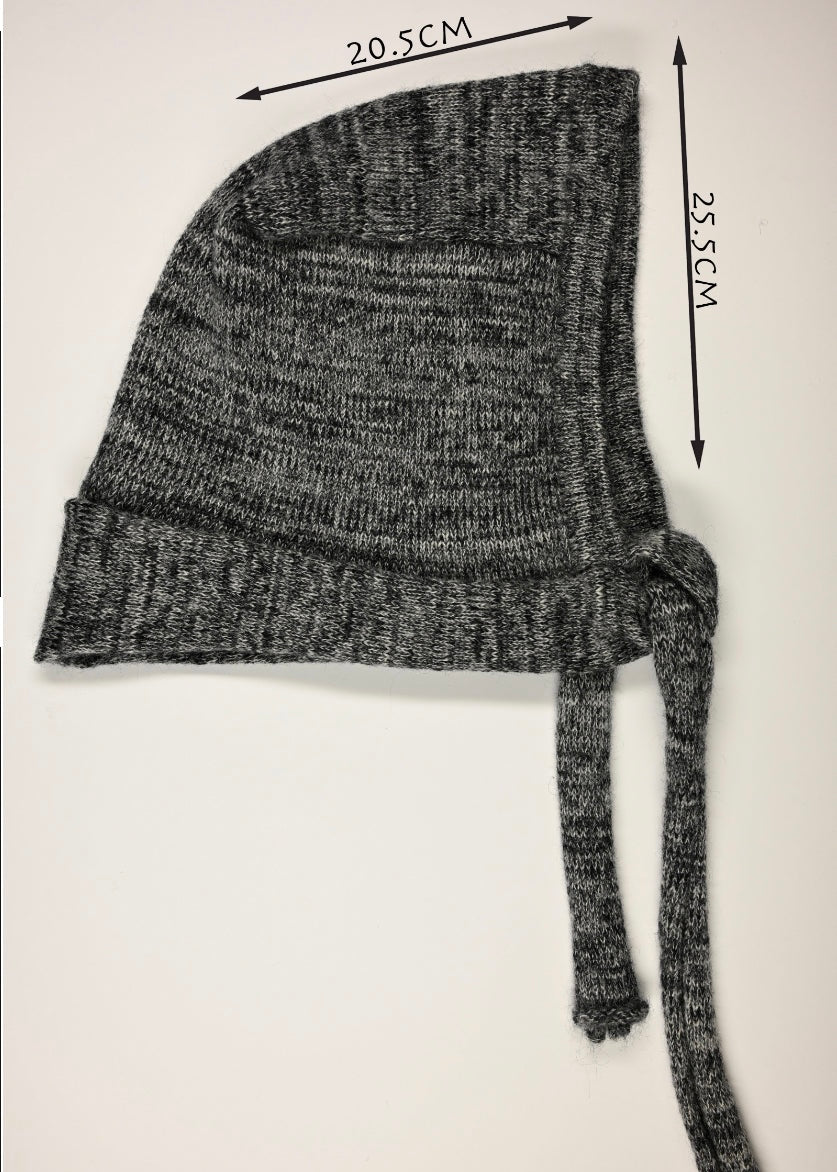 Gray knitted hood with measurements on a white background, 20.5 cm wide but 25.5cm long
