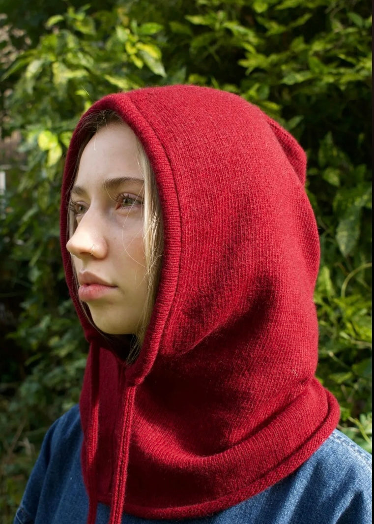 Our cashmere knitted balaclava hood in burgundy pictured on a woman 