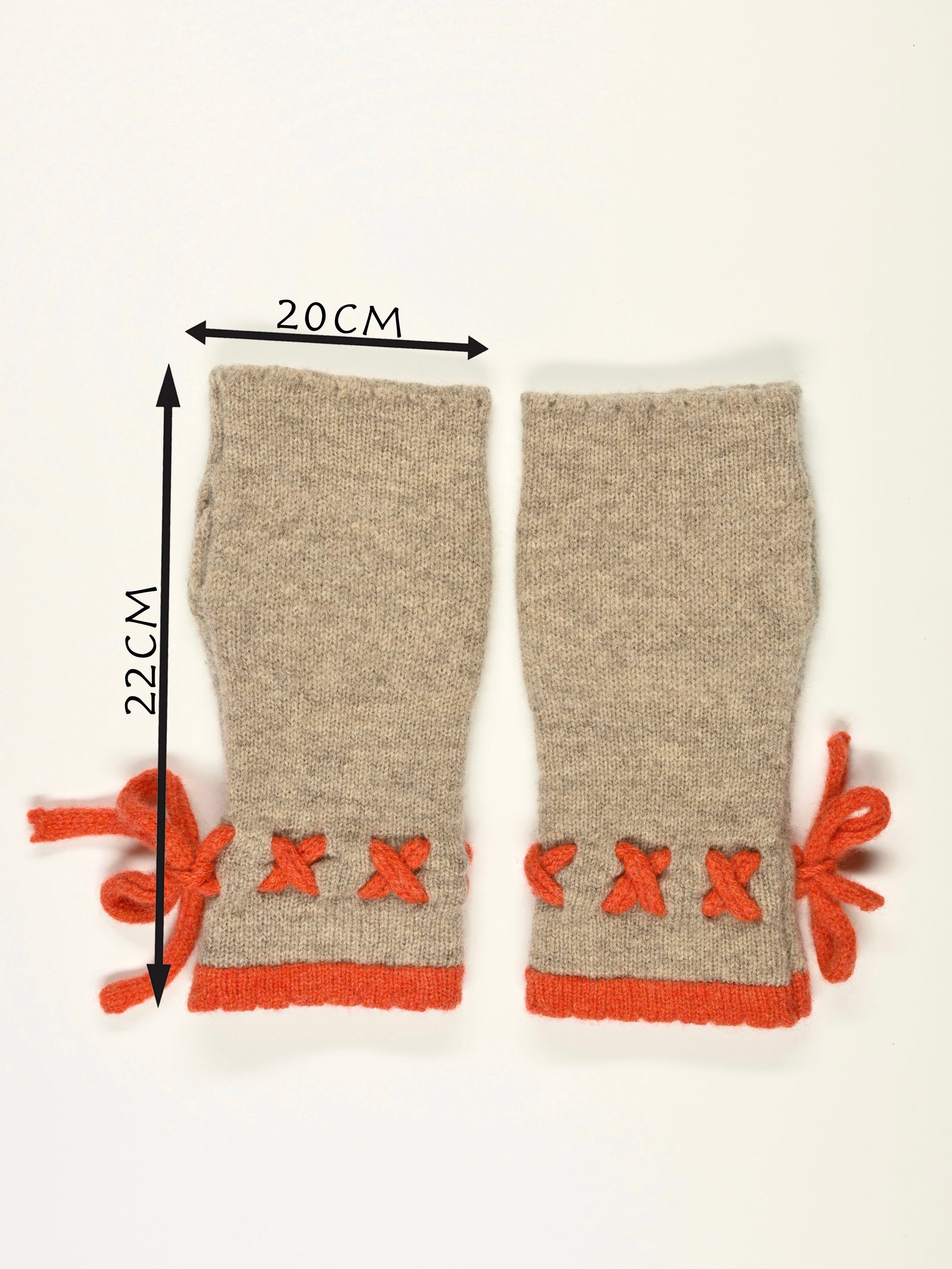 Pair of beige arm warmers with orange decorative elements and measurements (22cm long by 20cm wide) on a white background